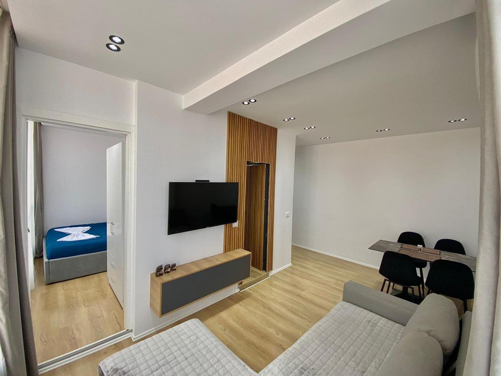 Mara Central Apartment 3 Tirana Exterior foto
